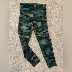 Old Navy Active Camouflage Leggings size 6/7